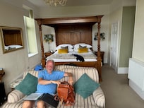 Gorgeous 4poster bed, so comfortable
