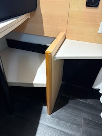 Pas de place ; mobilier inexploitable.