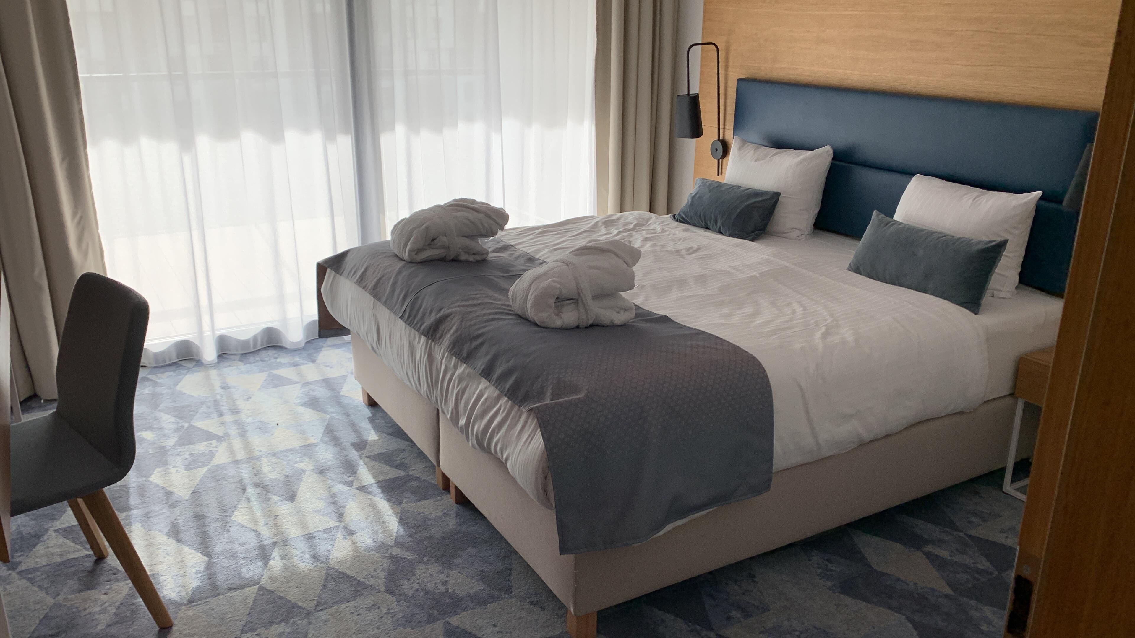 SZ Eltern mit 55“ TV