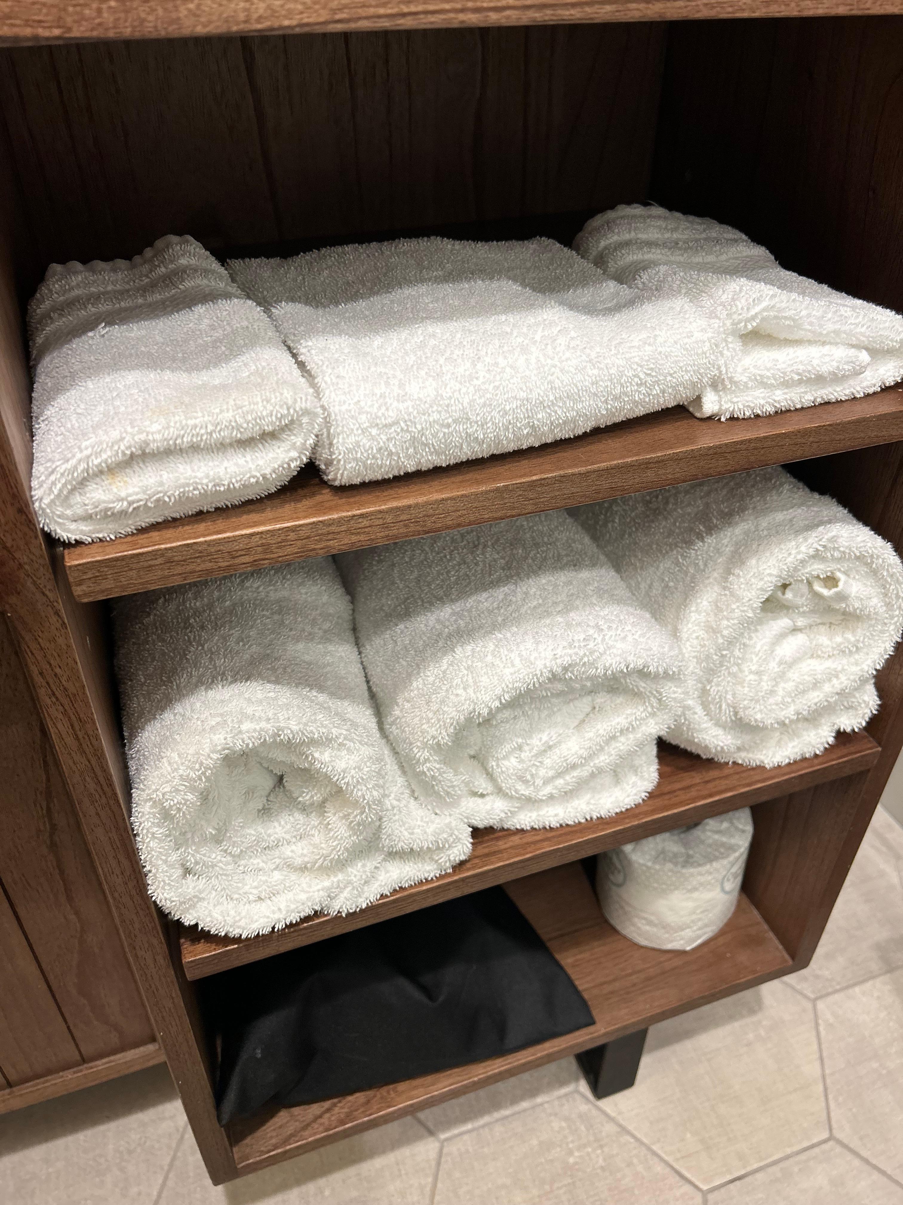 fluffy clean towels 