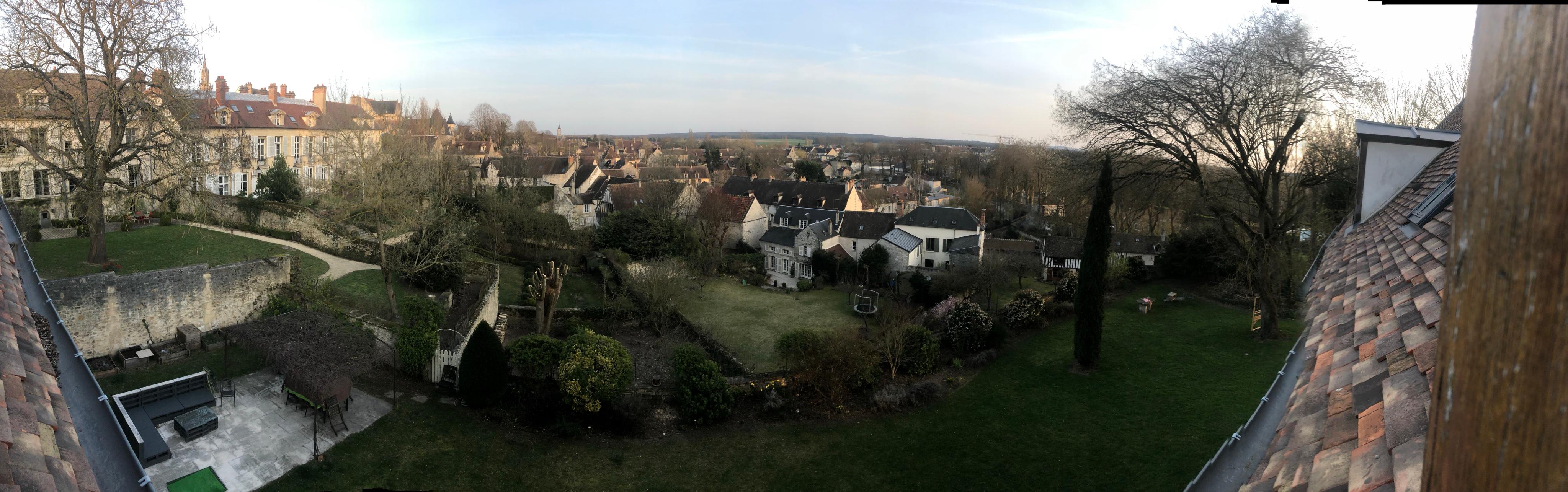 Vue de la chambre. 