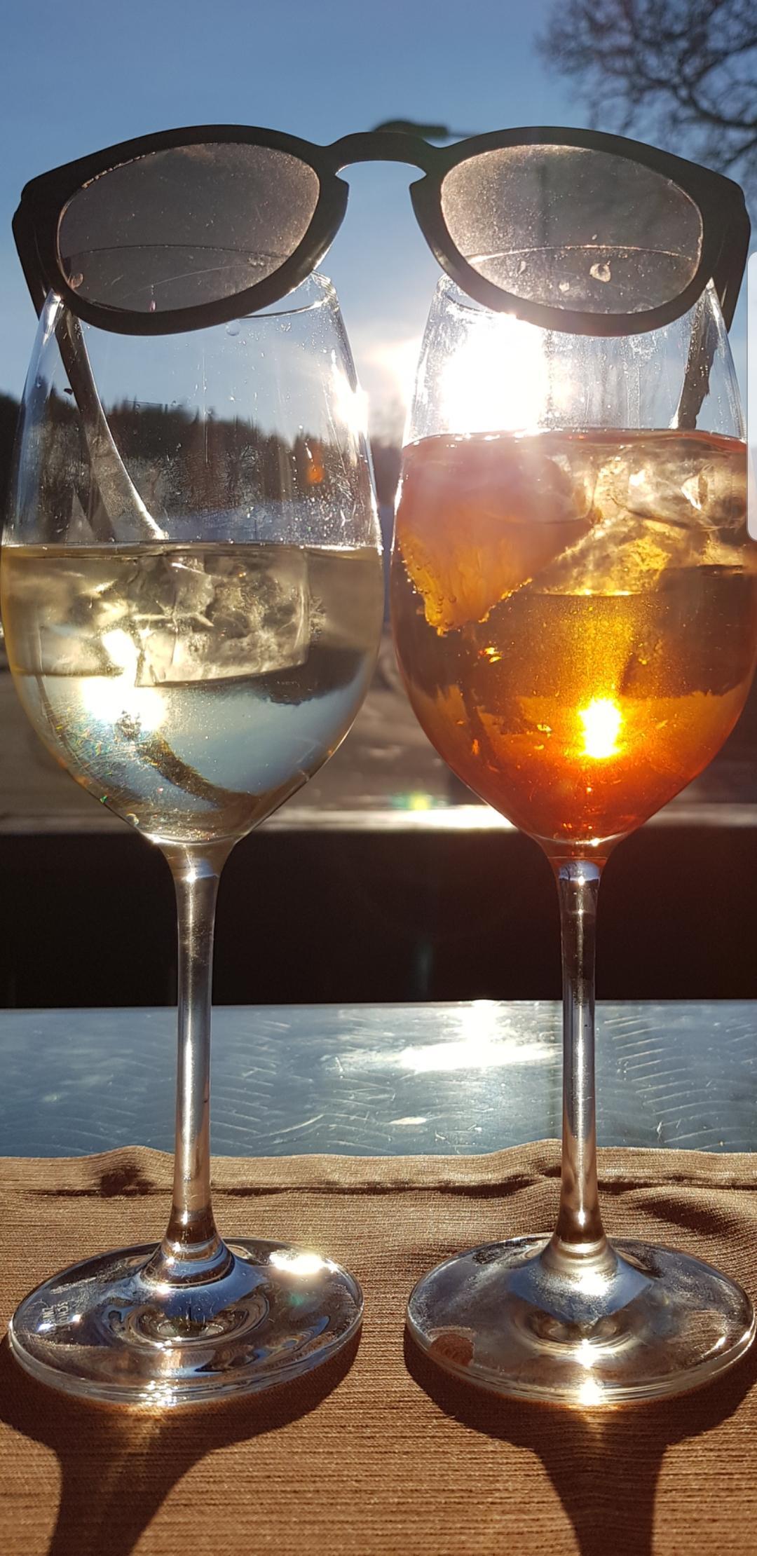 Petit verre au retour du ski à la terrasse de l'hôtel