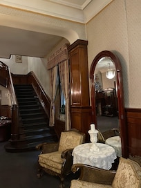 Den flotte trappe op til værelserne i den gamle fløj