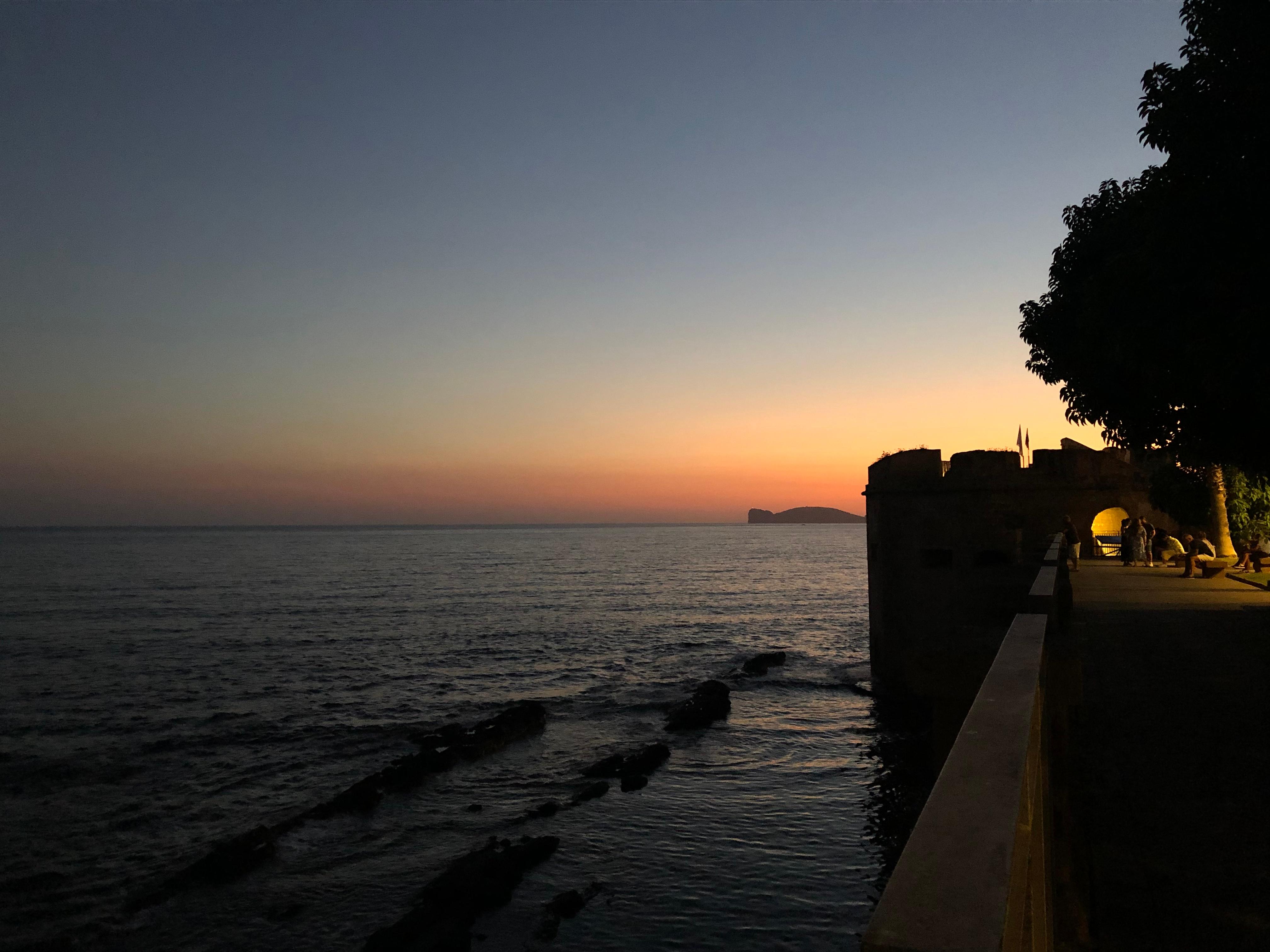 Suggestivi tramonti sul lungomare Dante