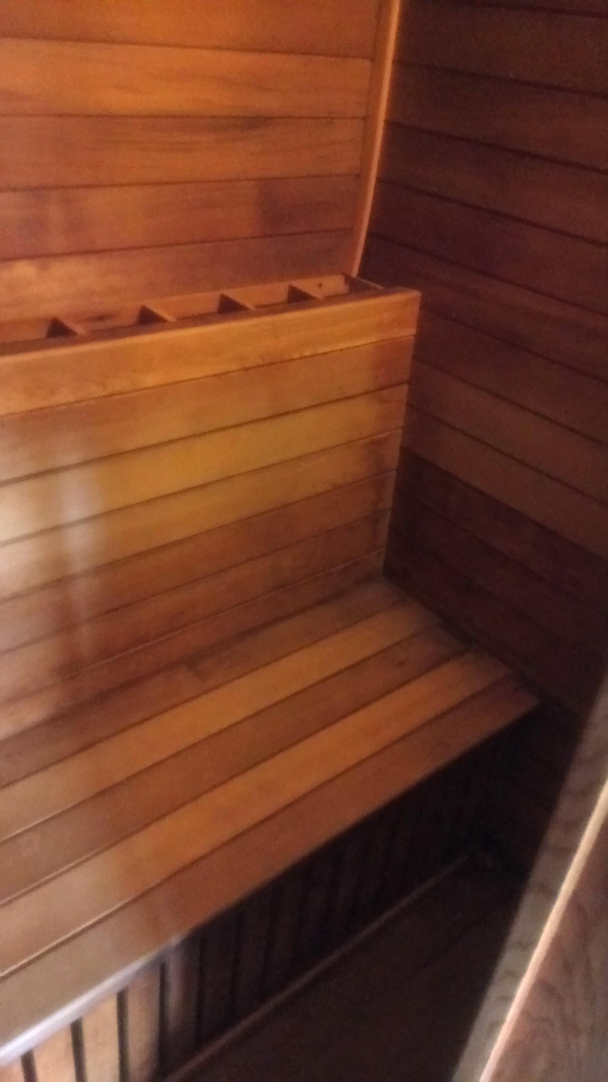 檜木烤箱(有熱嗎？只有烤三分鐘而已感覺不出來XDD但檜木很香)