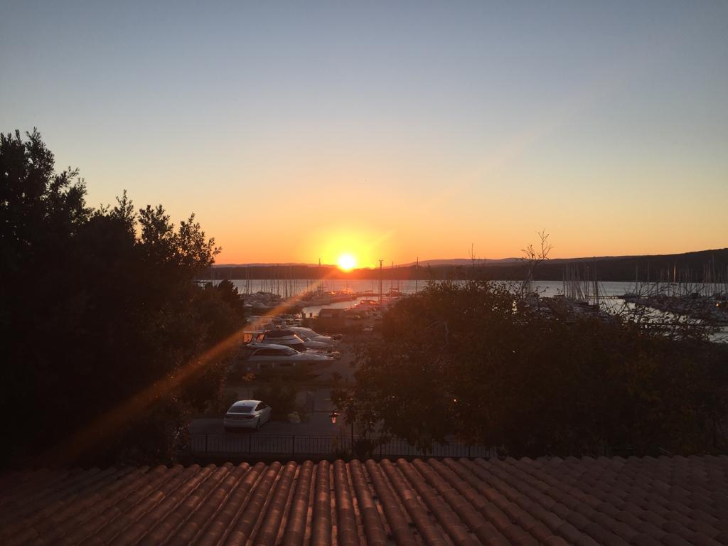 Sonnenuntergang vom Balkon des Hotels