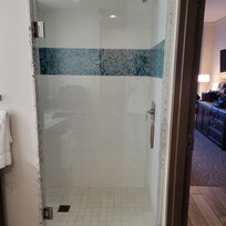 Large shower with bench.