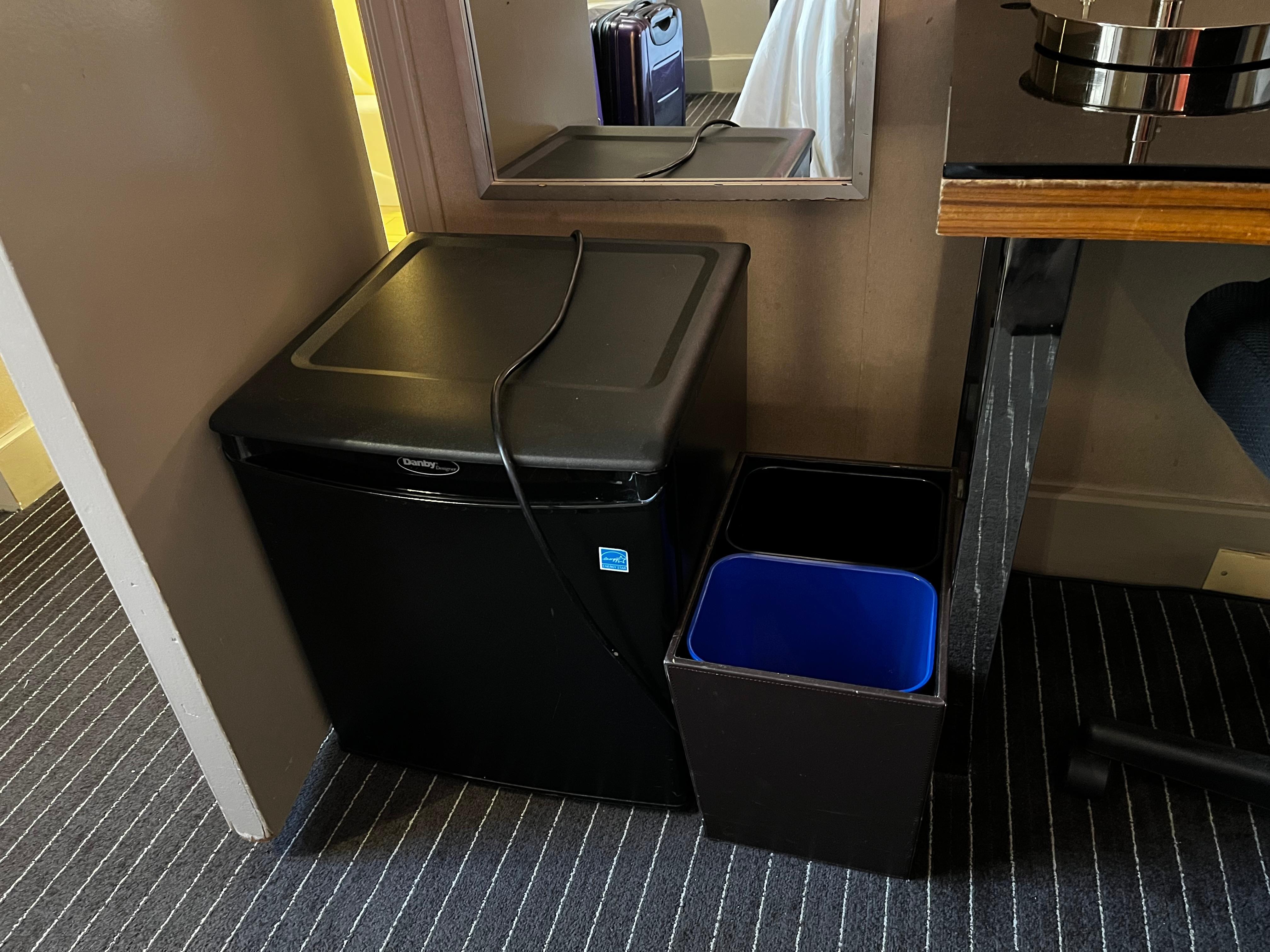 The broken fridge, unacceptable 
