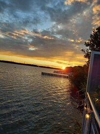 Sonnenuntergang von der Terrasse des Restaurants Wied Nam.