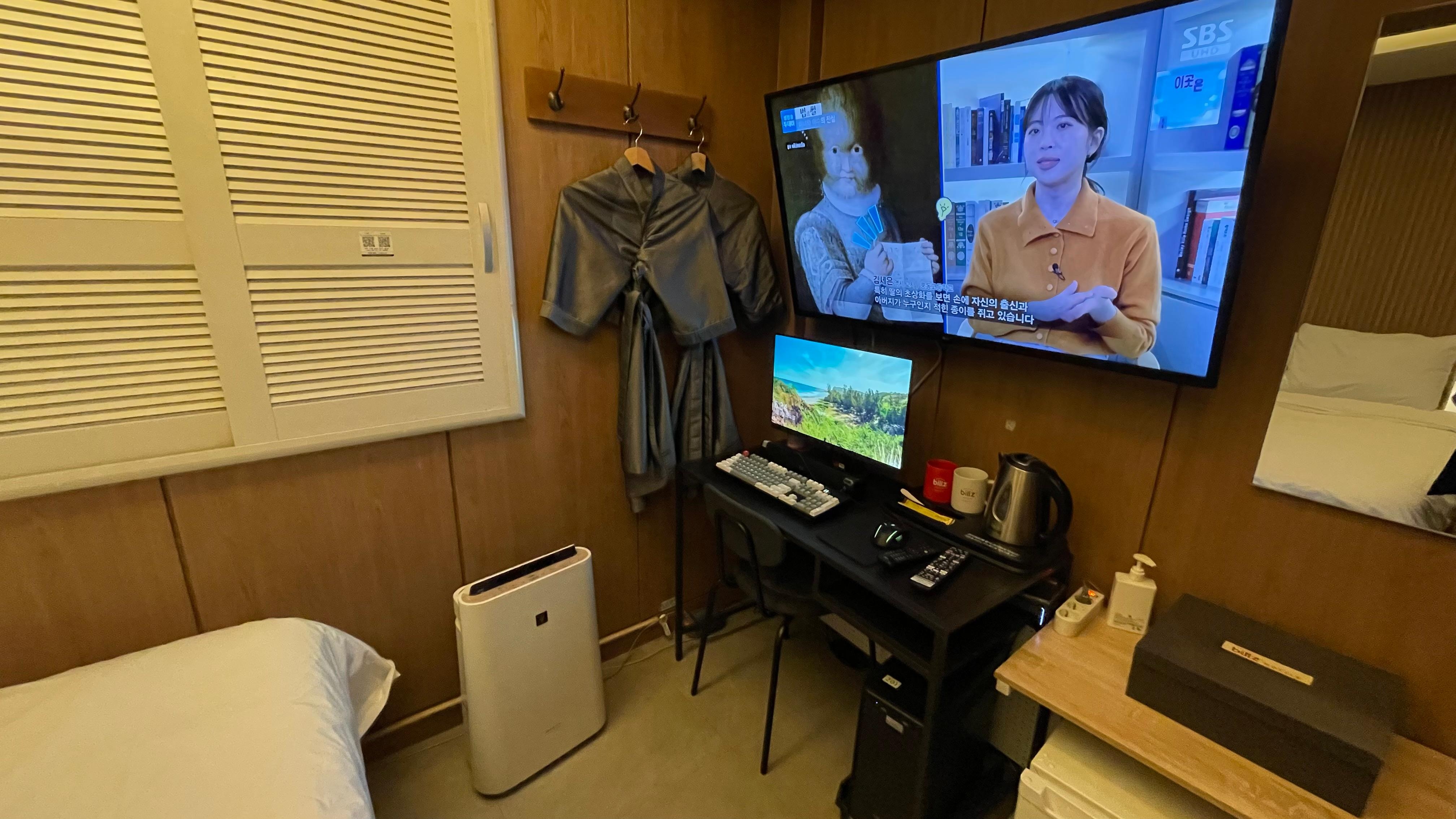 큼직한 TV로 좋은 감상 환경