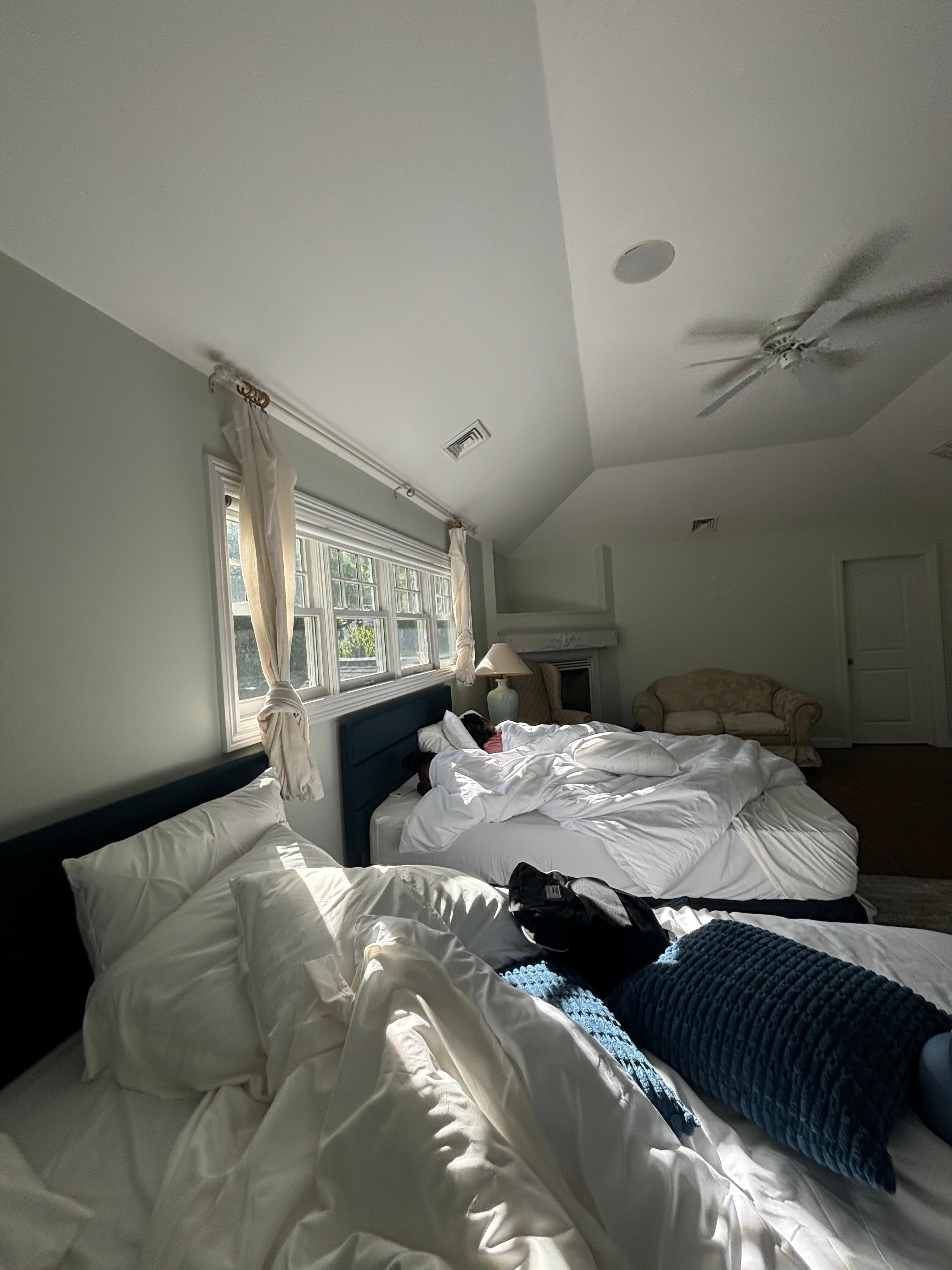 Bedroom fit 4 people comfortably, so spacious! 