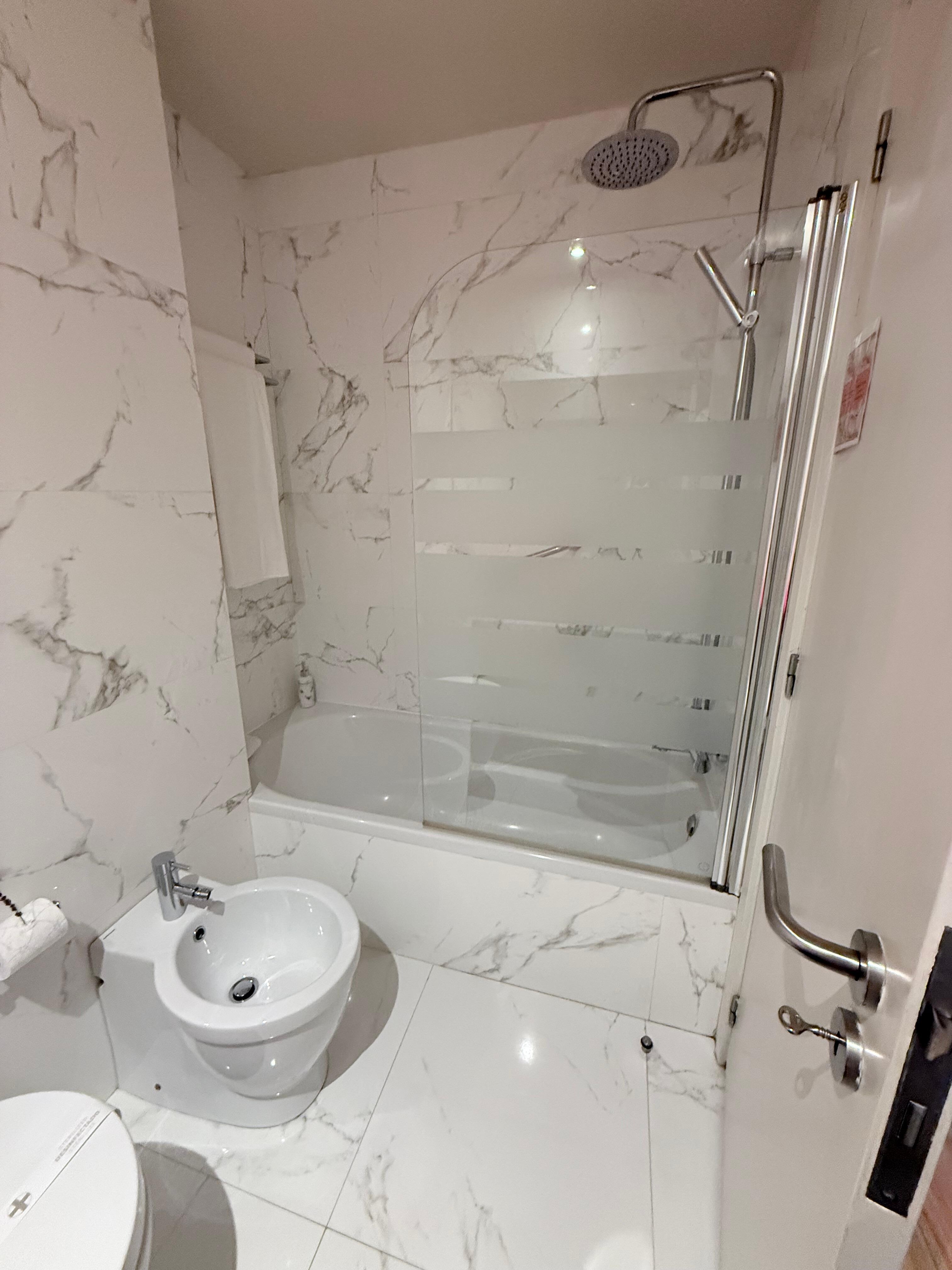 Great strong shower with different options