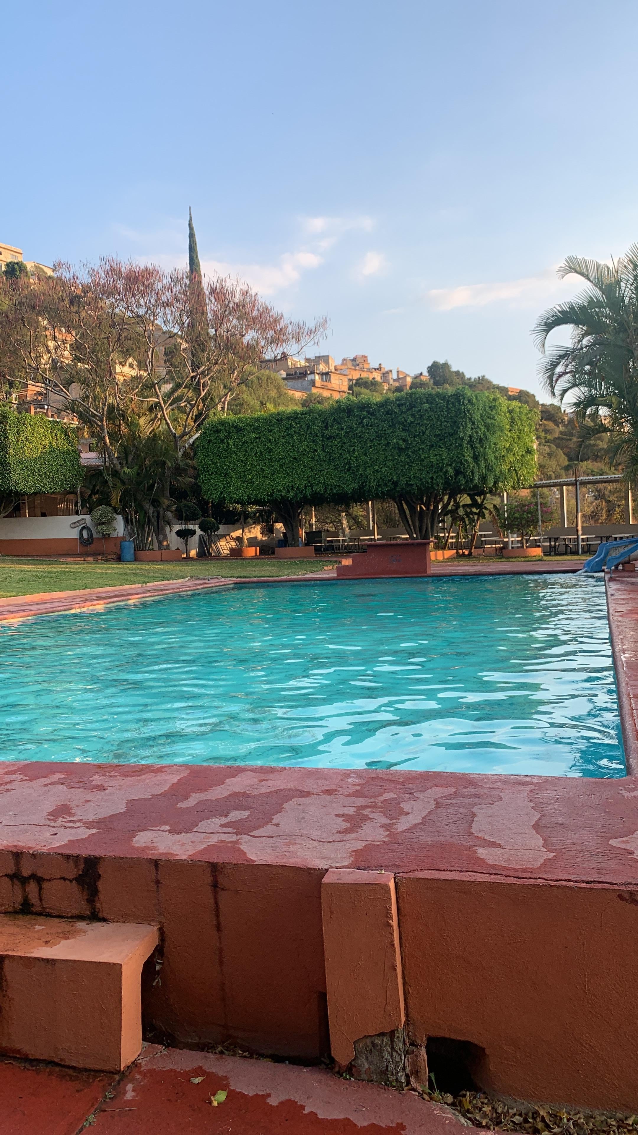 La alberca está súper bien, solo que el agua es muy fría 