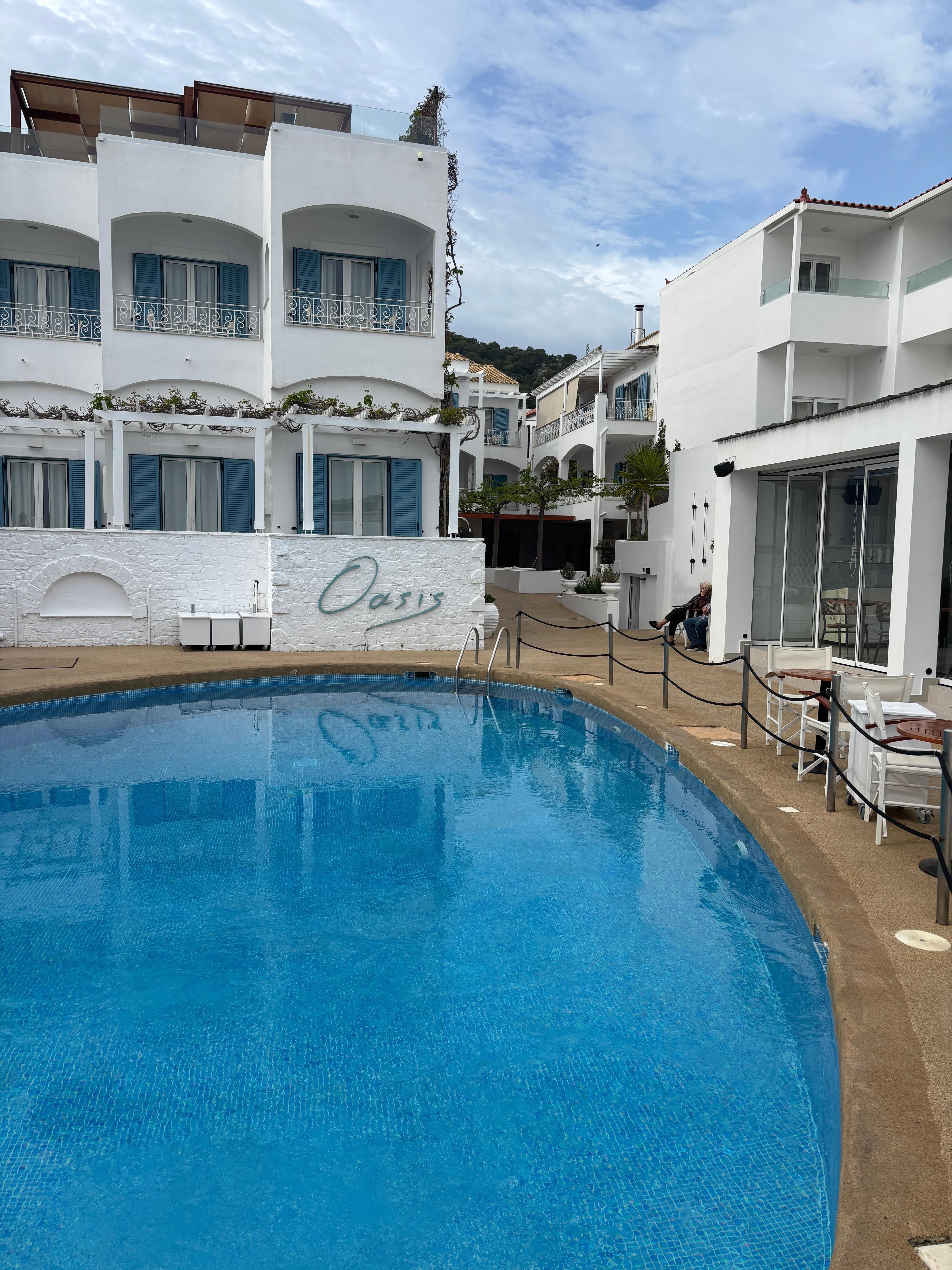 Entrance and pool. 