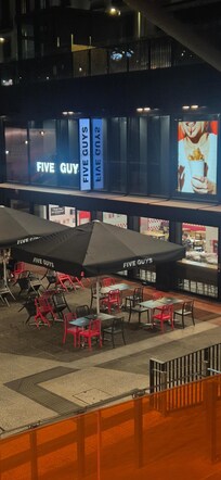 ESTAÇÃO E O FIVE GUYS