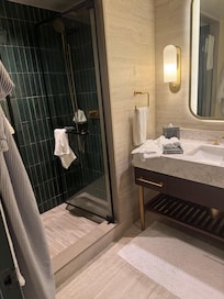 Nice bathroom with great water pressure & hot water.