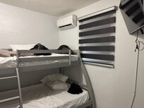 Bedroom 3 (two bunk beds, TV)