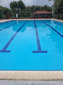 Enjoying the pool and Bar