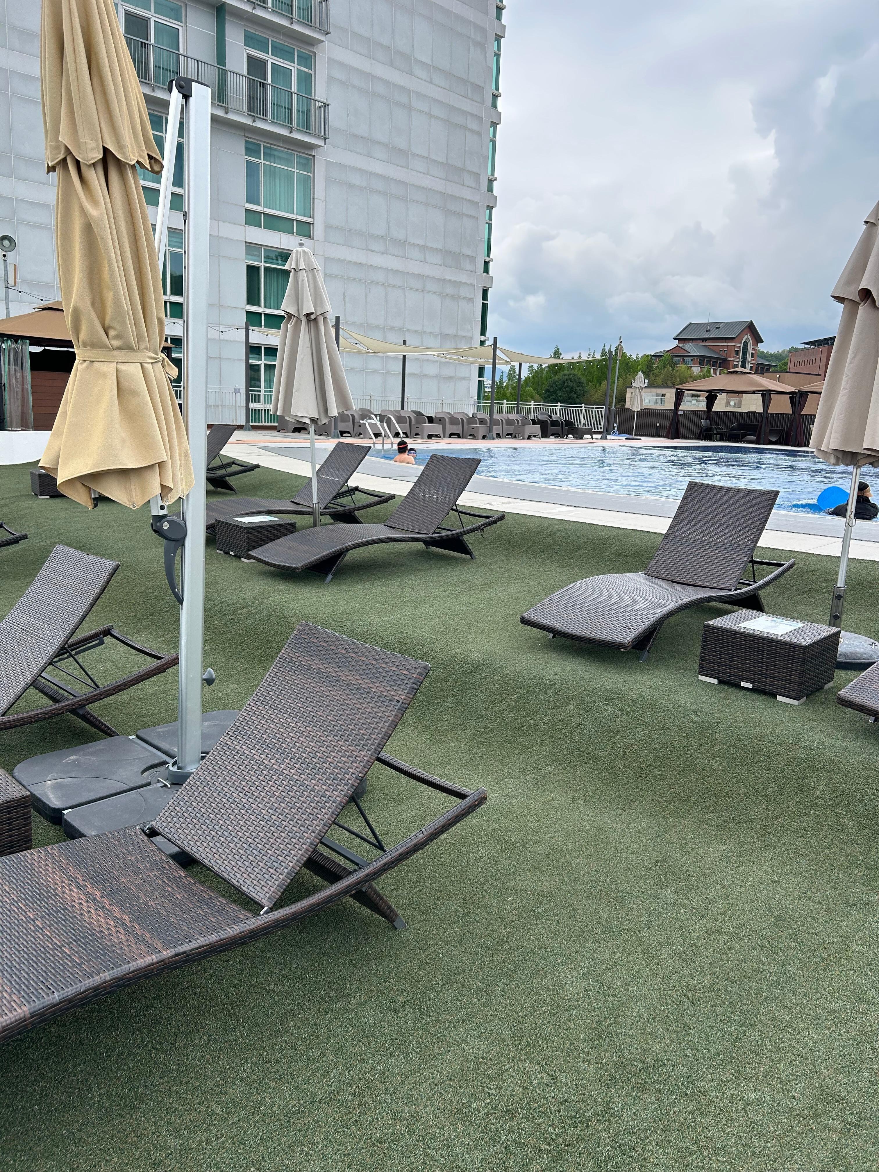 Rooftop pool area pay to use. 