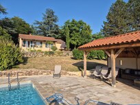 La piscine et le logement de Robert comme sur le site d'Abritel