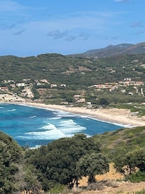 Blick auf den Plage Peru bei Wellengang.