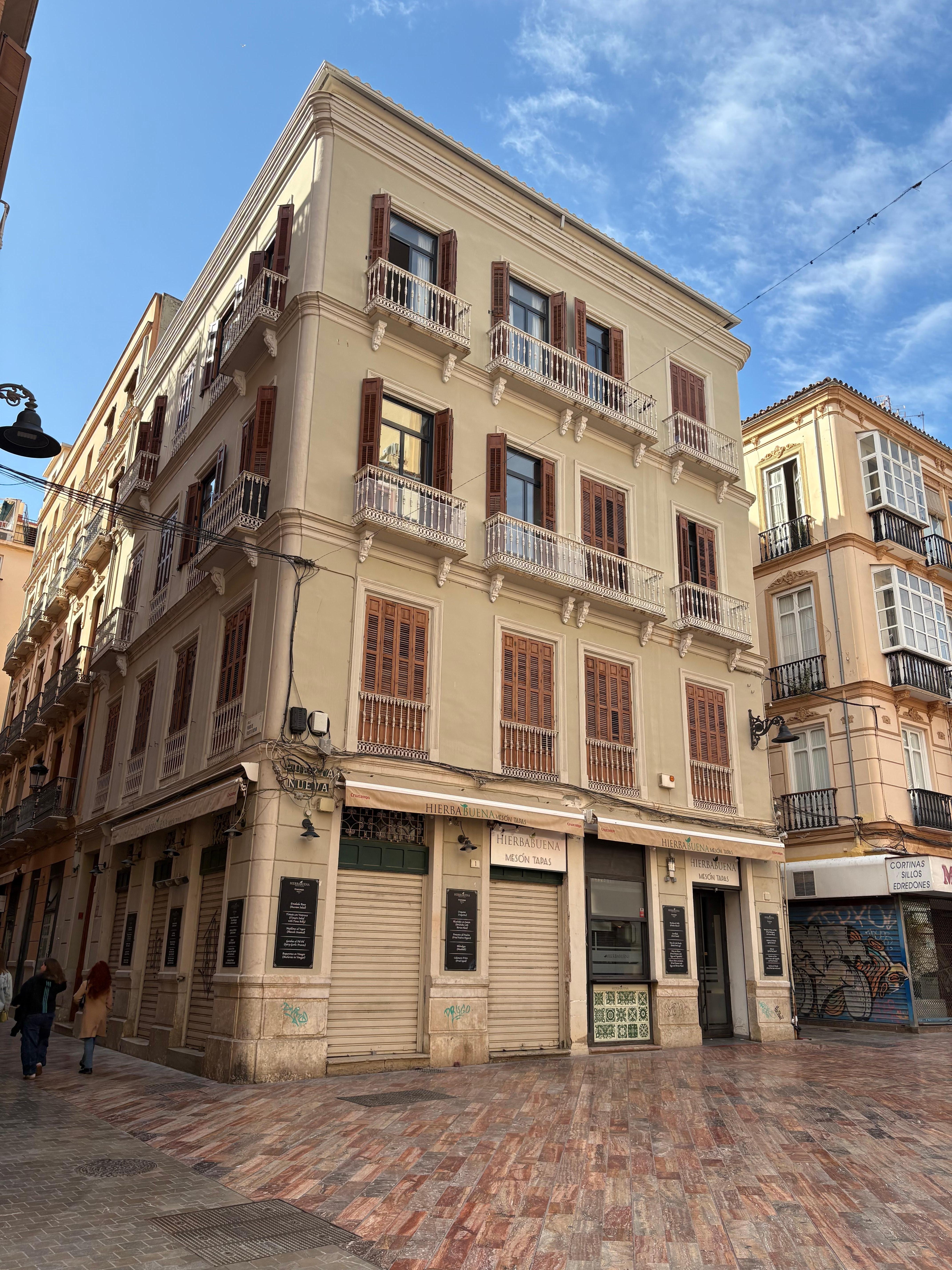 Situé au 5e étage de l’immeuble 