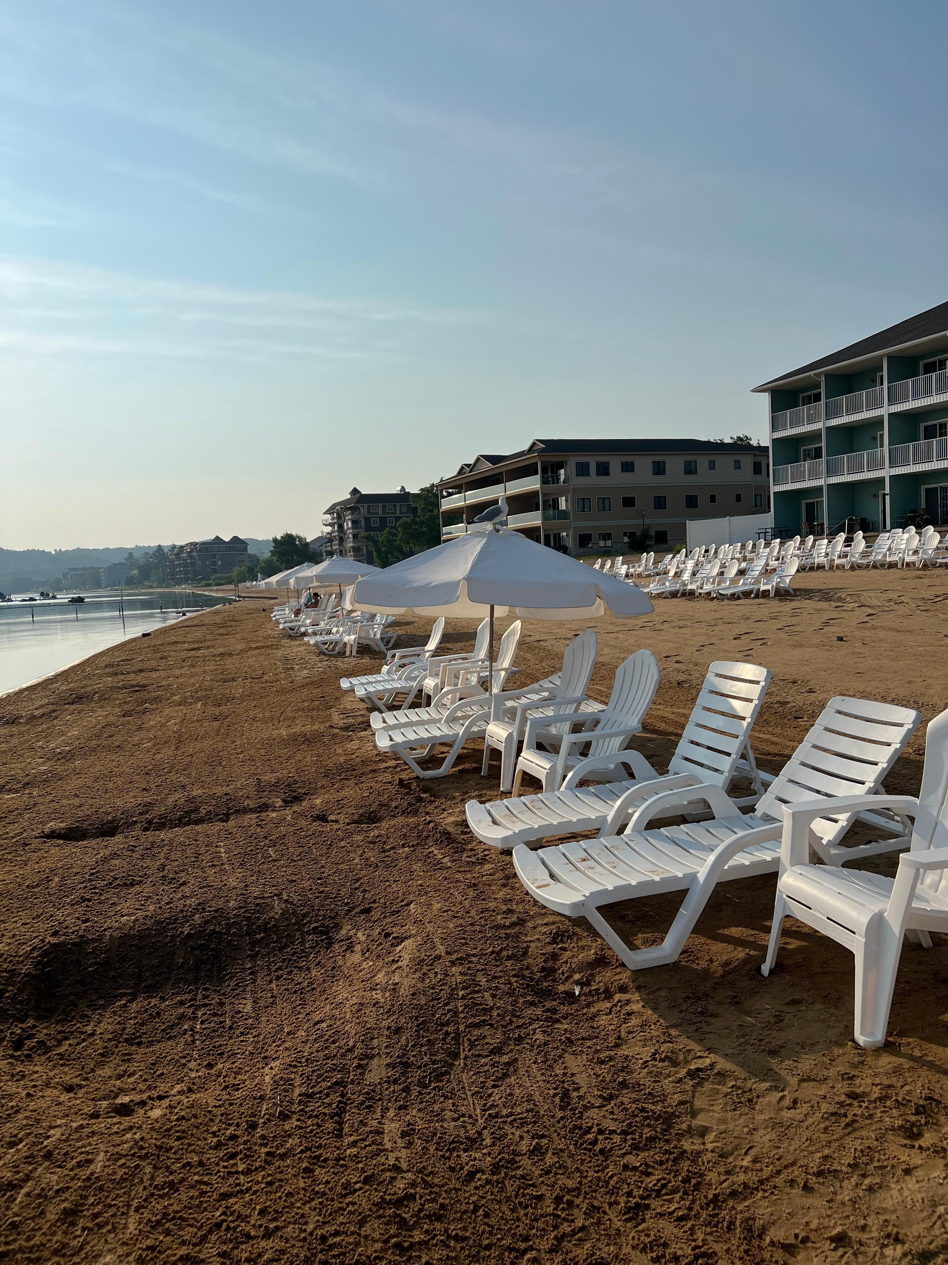 Clean and calm mornings. Lots of lounge chairs. 