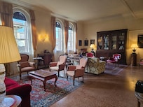 Relaxing area on Level 4 (Lobby level)