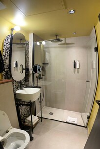 Bathroom was very clean.