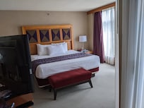 King bed, spacious room