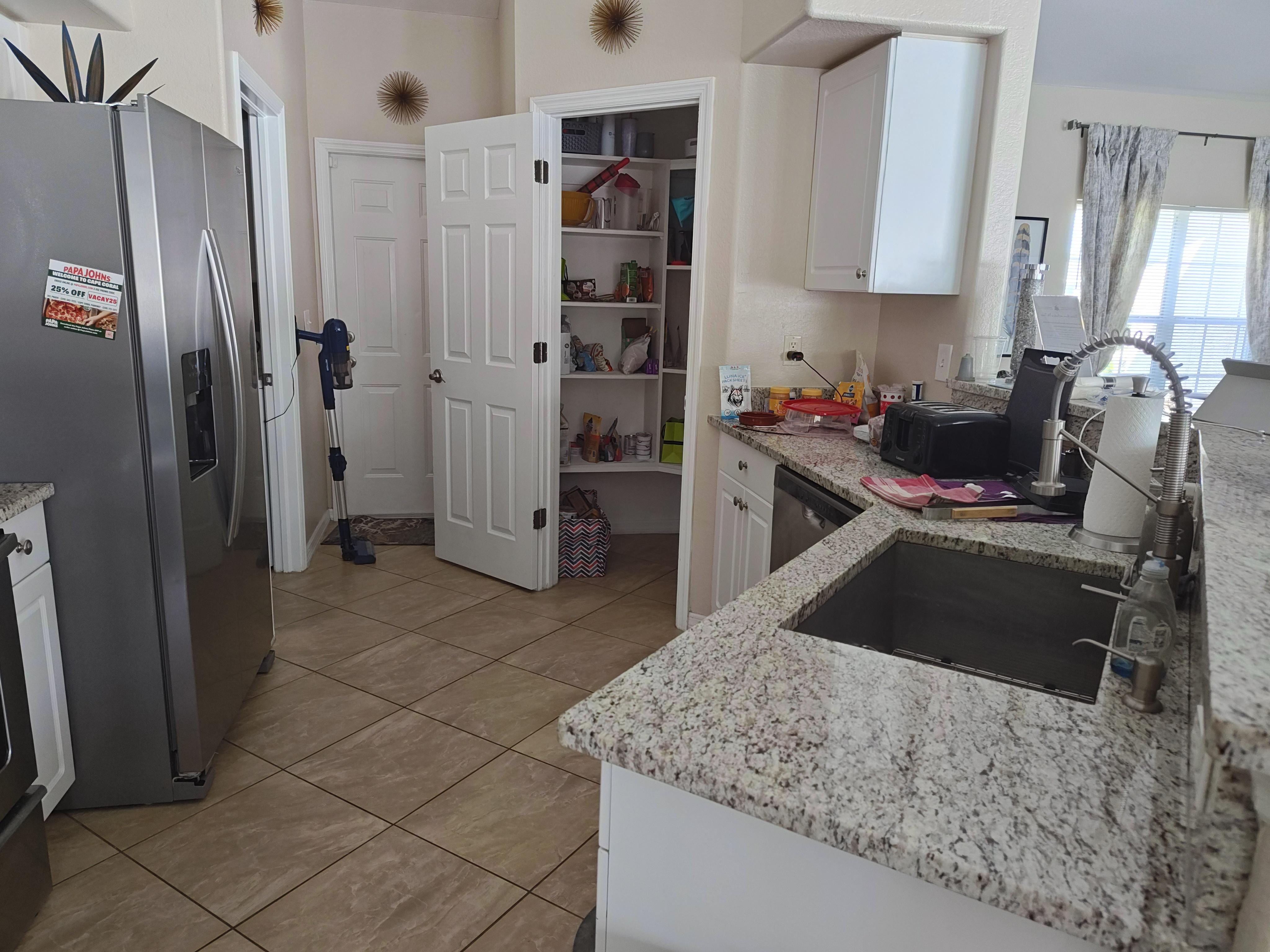 Kitchen- Love the Pantry!