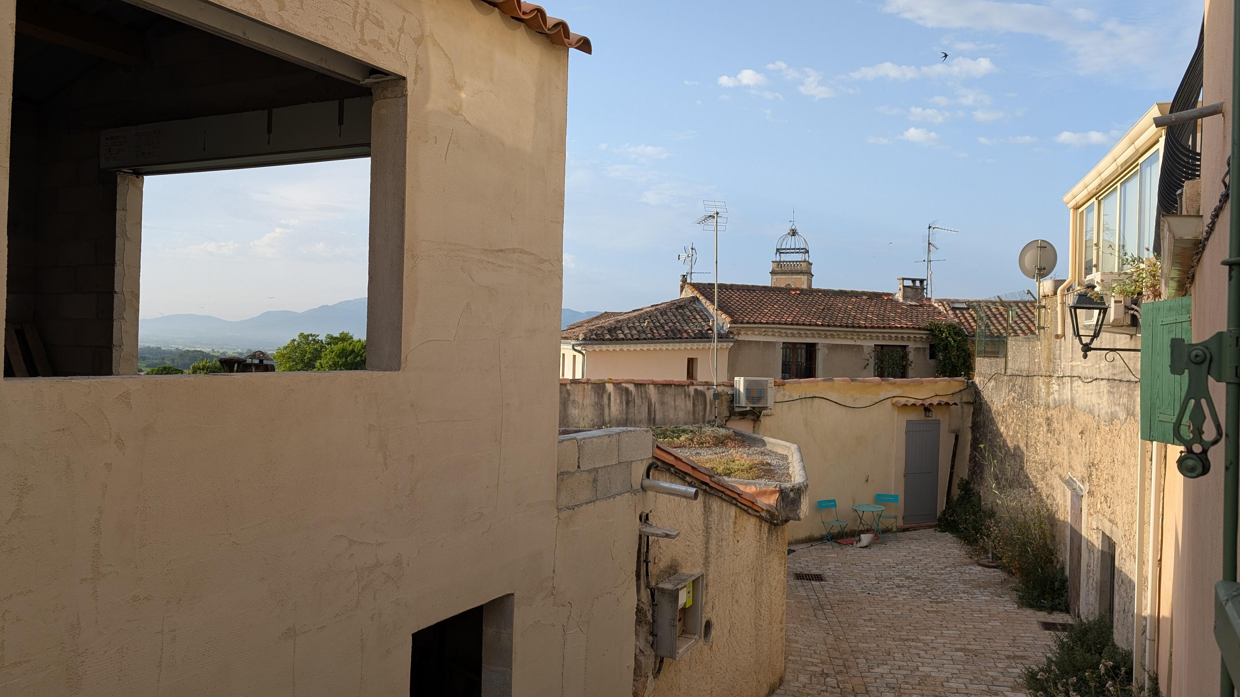 Vue du séjour côté droit vers village et vallée