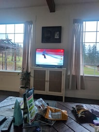 Our cozy weekend was warm and had great light and TV/internet. We really had a good time