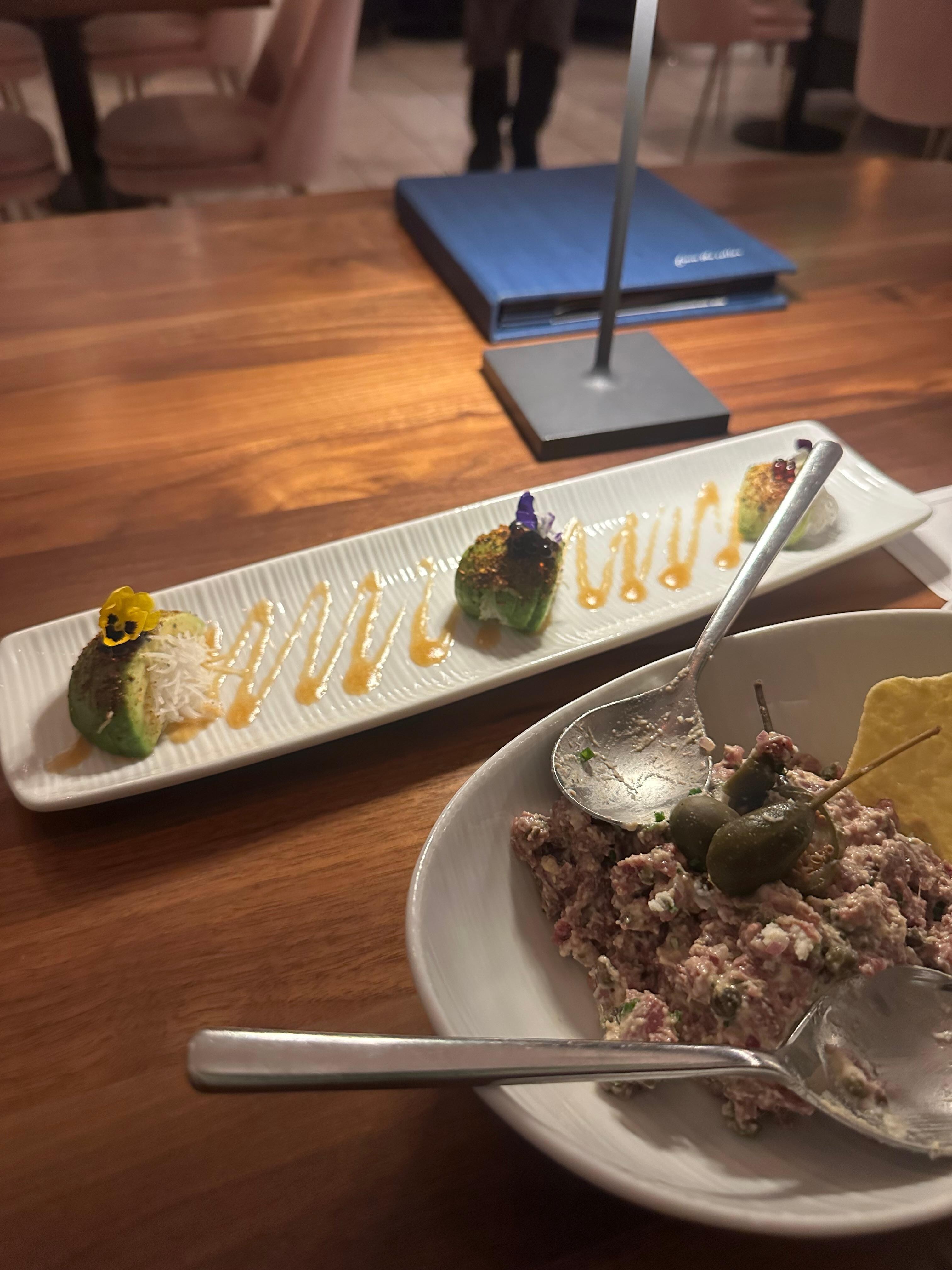 the avocado rolls and beef tartare 😍