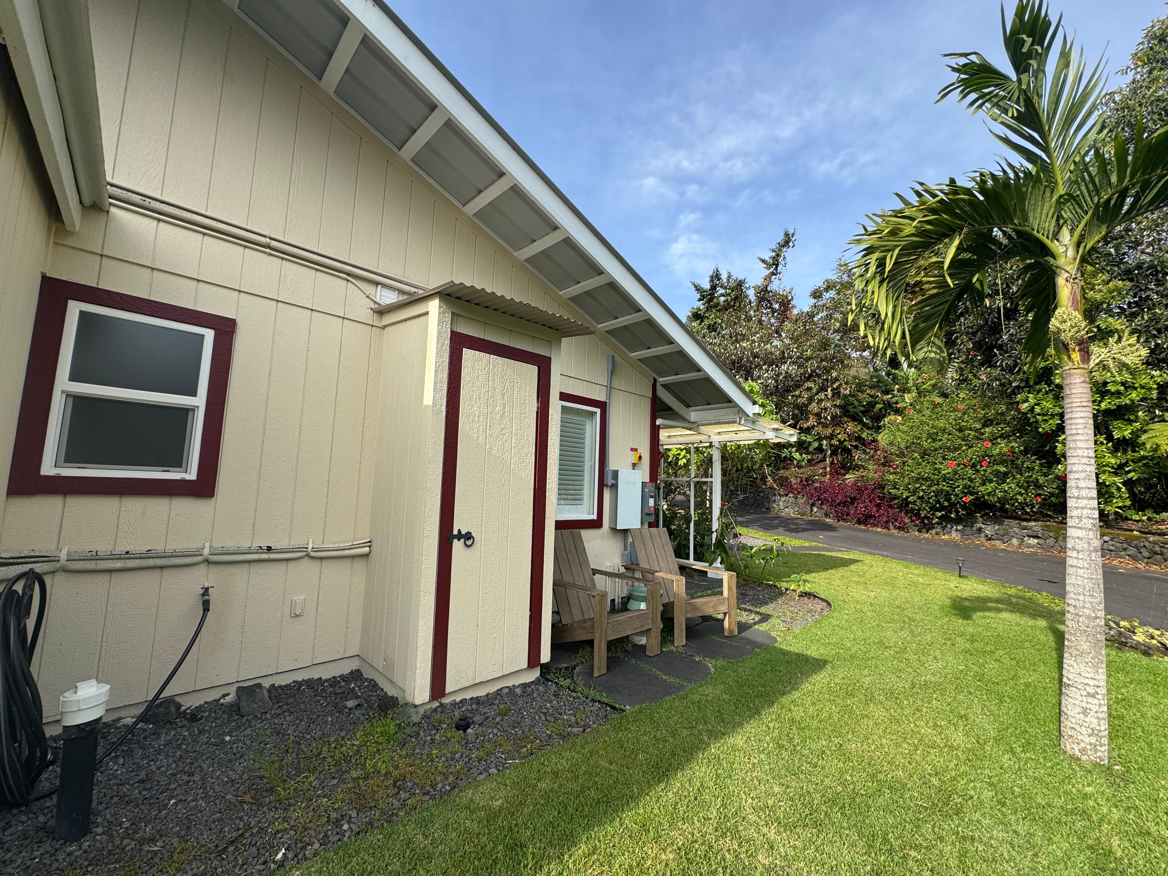 Little patio facing the driveway 