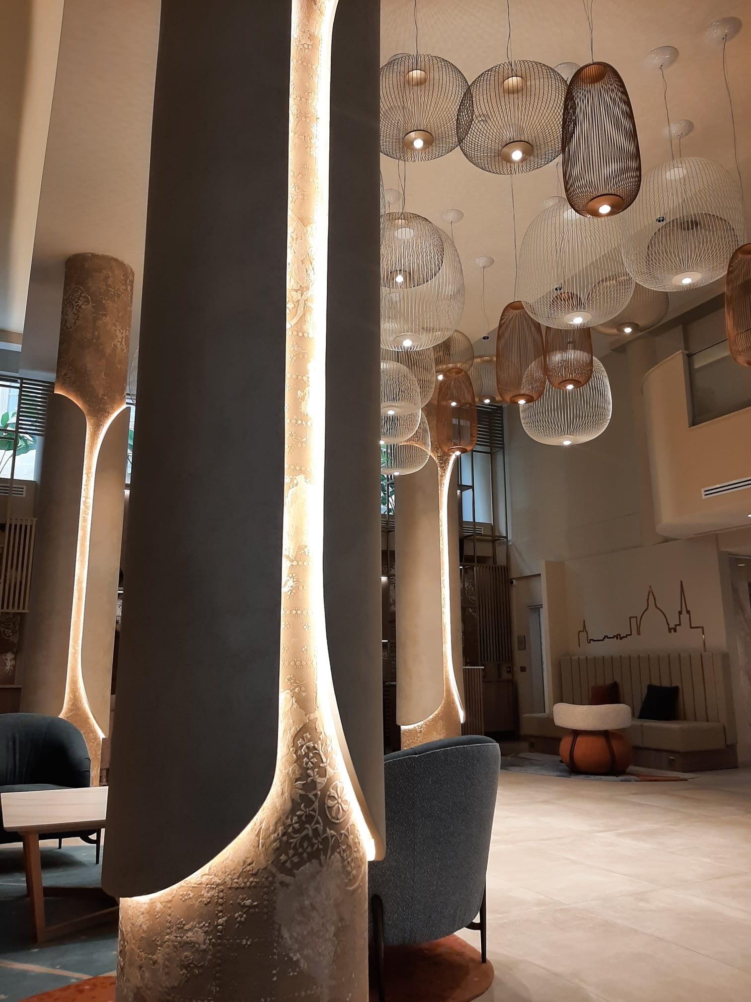 Love the lobby decor and the complimentary drinks 