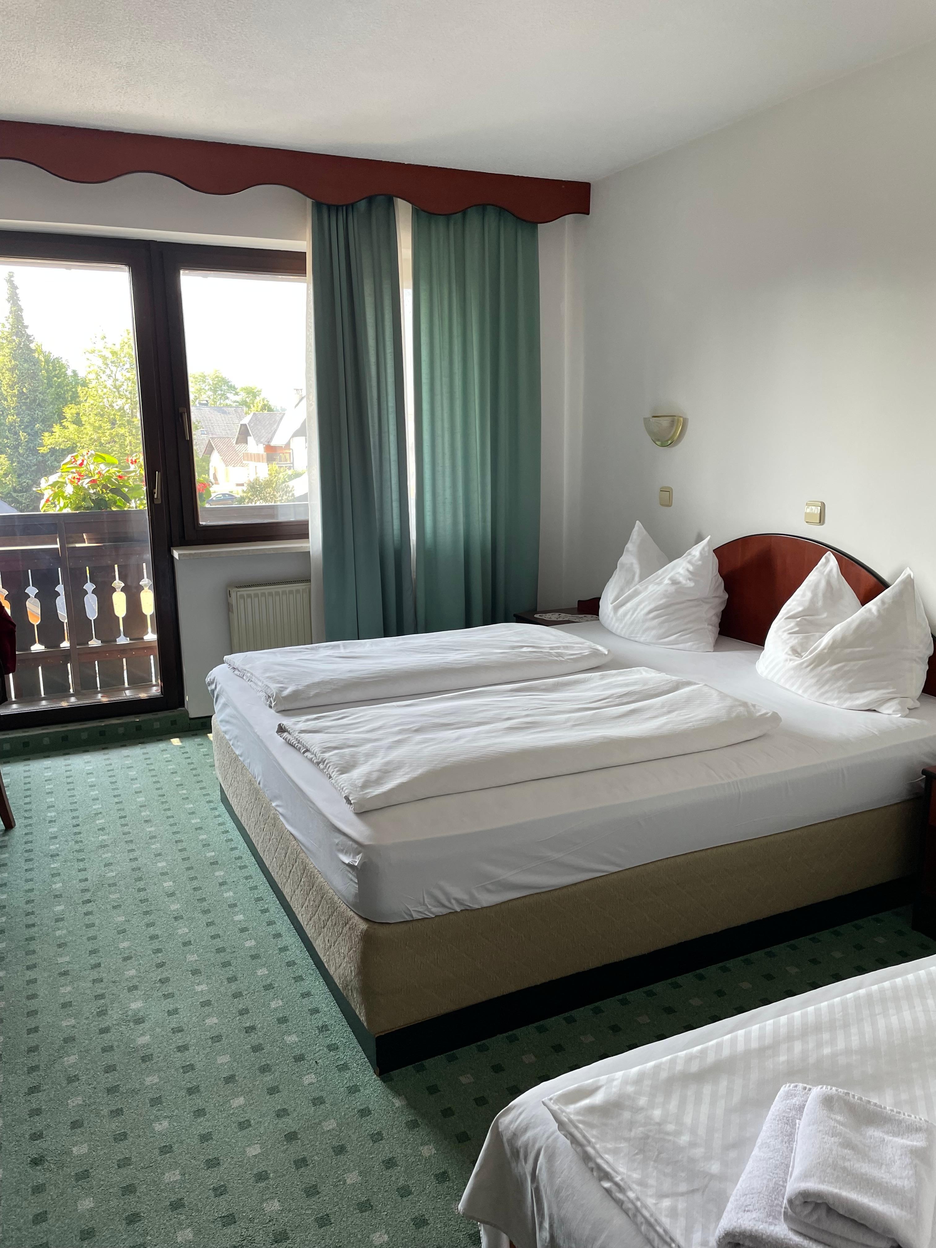 Chambre spacieuse (3 places ici)