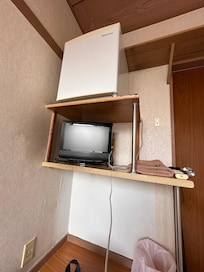 テレビ後にコンセントあります。