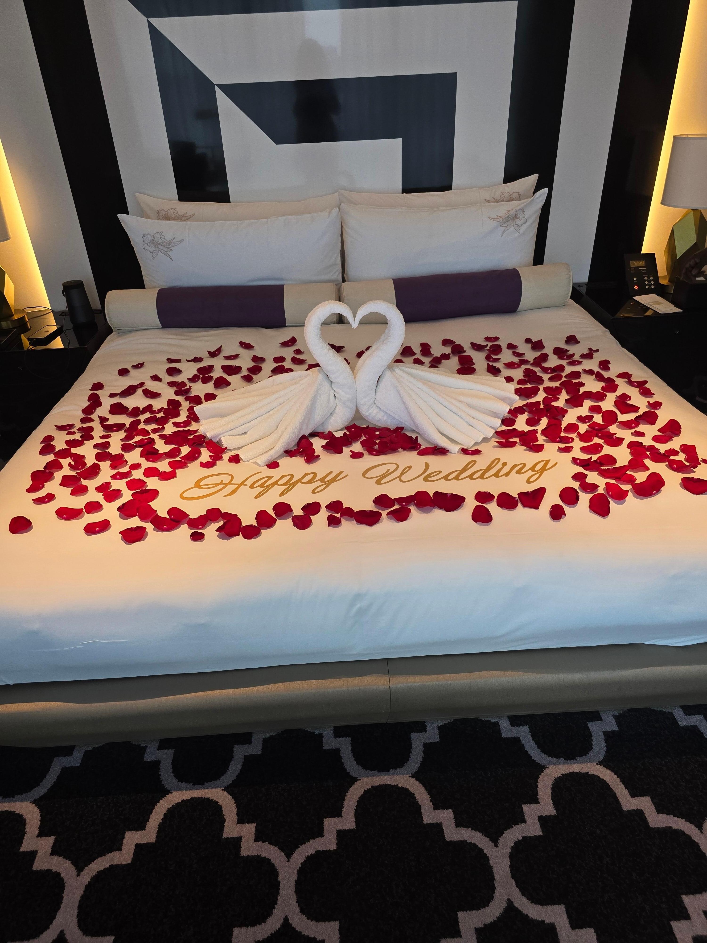 Bed decor for honeymoon
