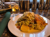 Oliver’s - Caesar salad with chicken