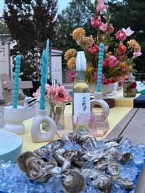 Sneak peek at a local oyster & clam tasting menu courtesy of the Sailing Mermaid Raw Bar - Jelena has the best relationships for all local shellfish & is available for private parties with and without her mobile raw bar station. @sailingmermaidbar