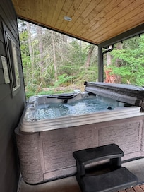 Lovely hot tub to soak in after long hikes.