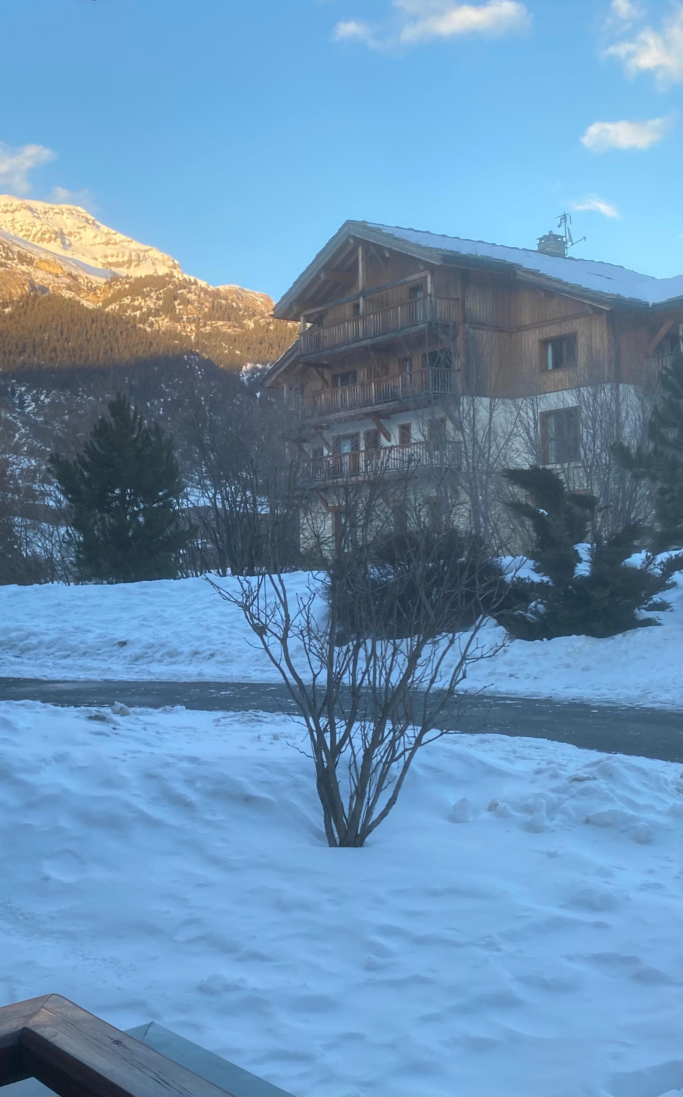 Vu depuis l’appartement sur la résidence des Alpages