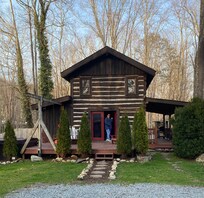 Super cute old world cabin