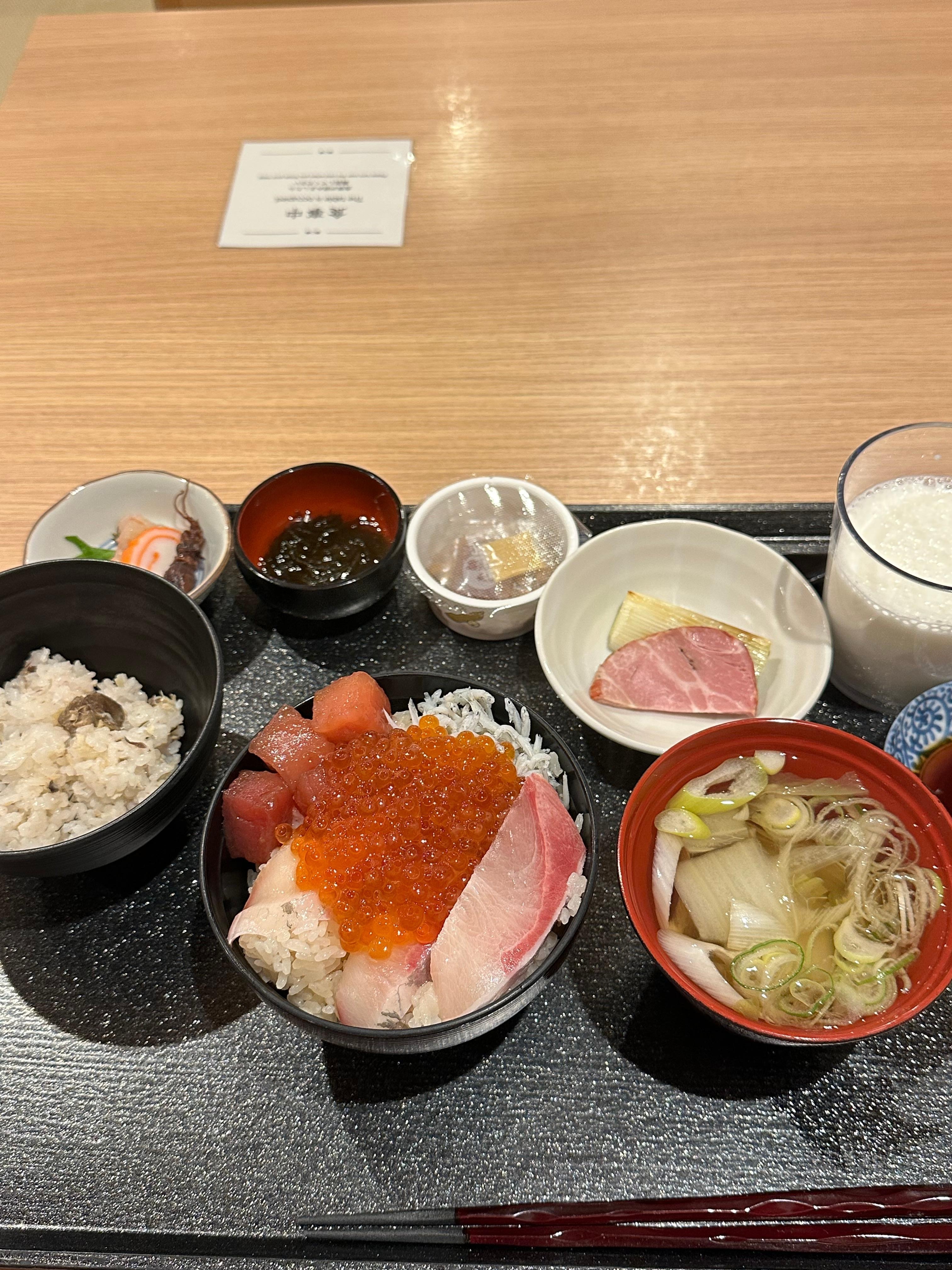 朝から海鮮丼！