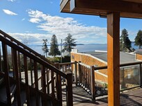 View from room. Shared balcony & stairs where you can walk to parking.