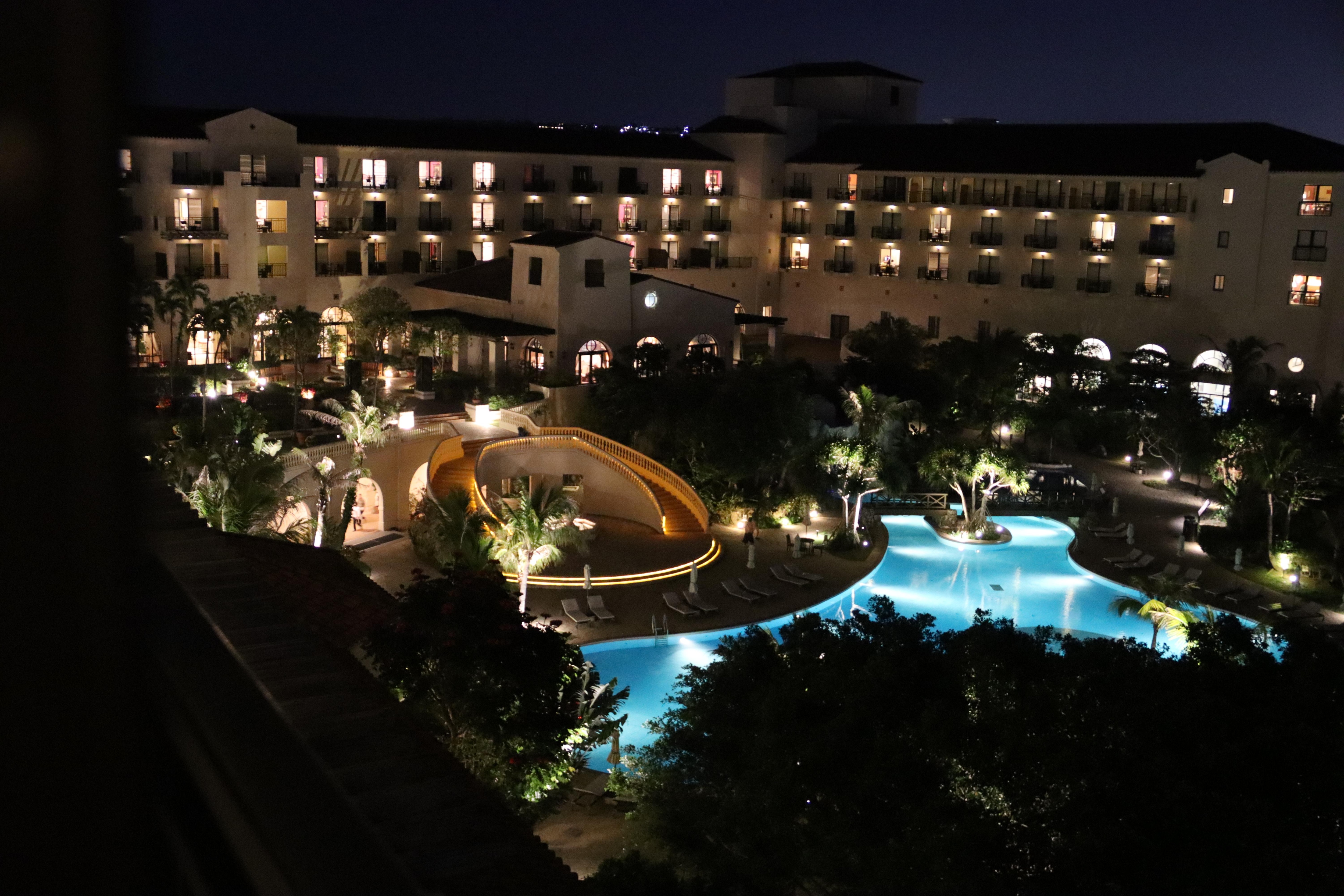 ホテルの夜景