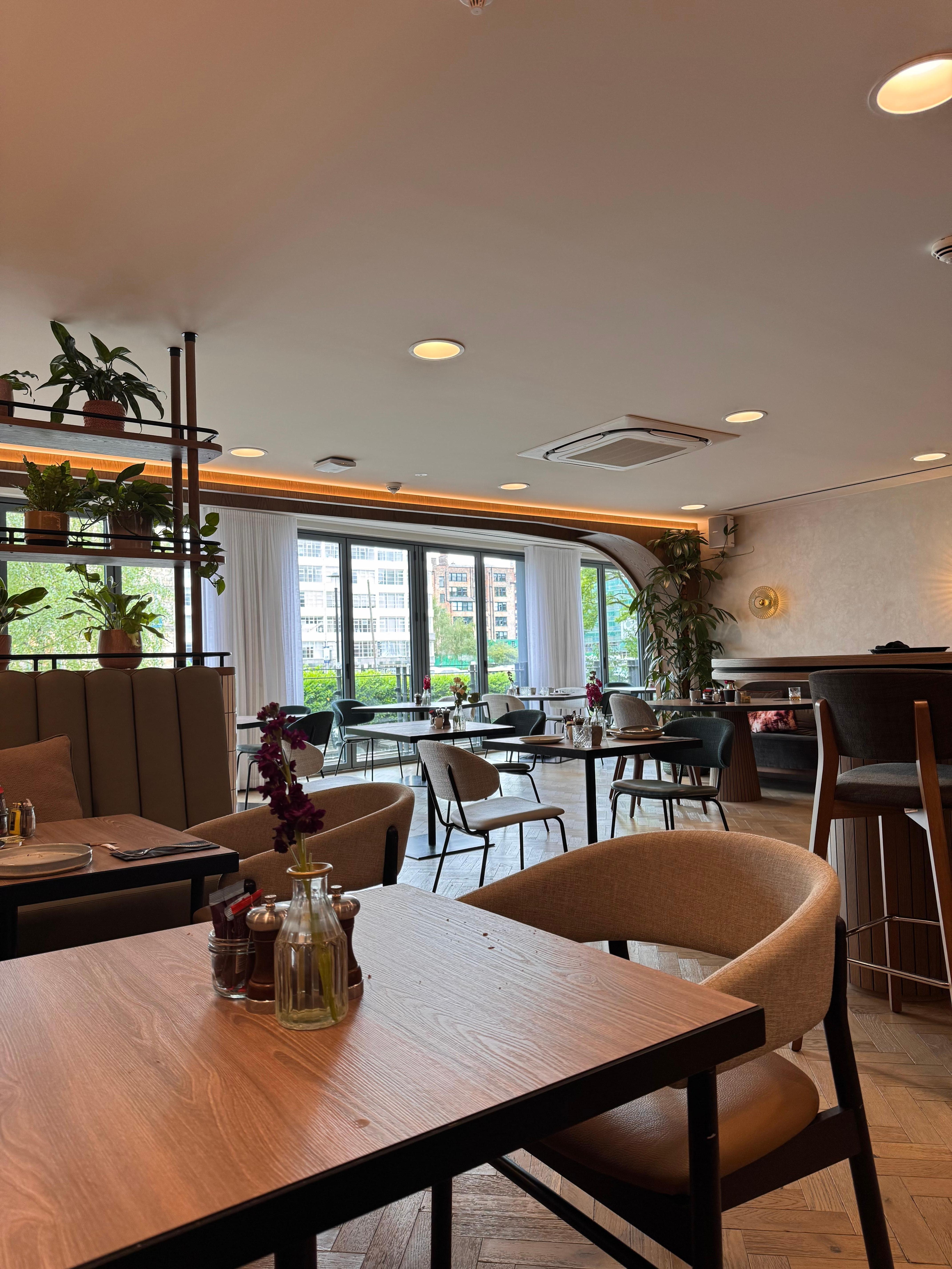 Nice restaurant/ Bar