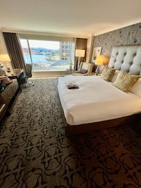 Gold room harbour front view