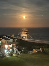 Beautiful ocean moon views